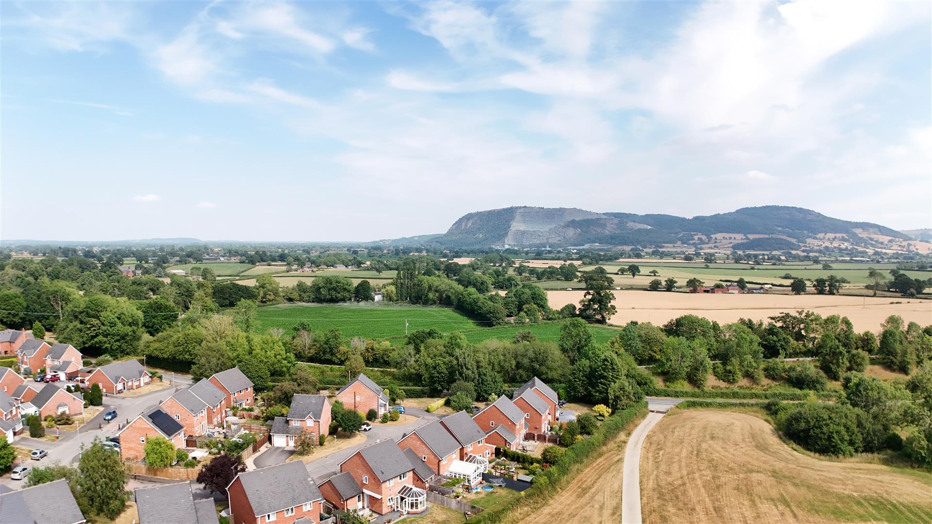 25 Llwyn Perthi, Arddleen, SY22 6QX For Sale
